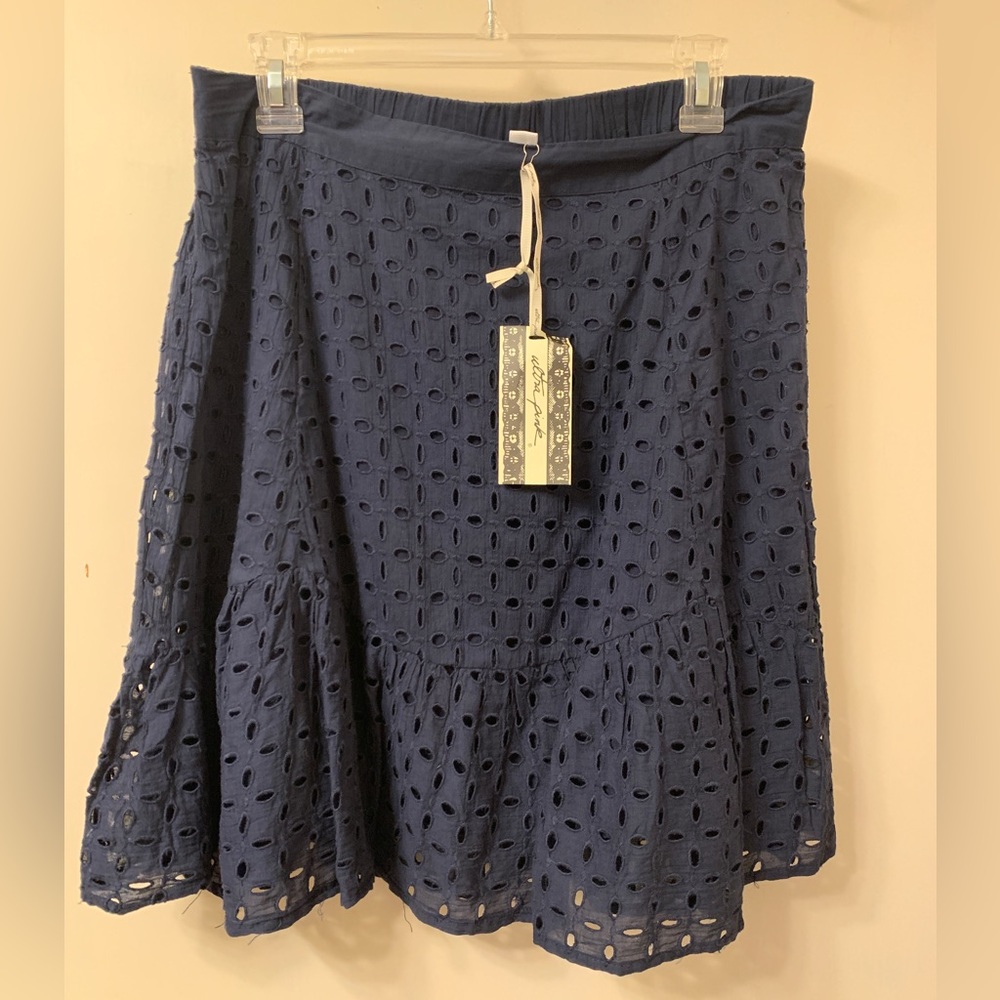 NWT size large navy blue skirt